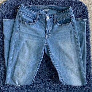 American Eagle light wash skinny jeans
